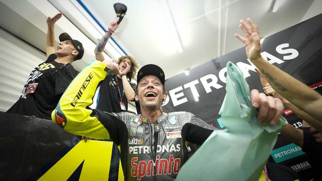 Legenda MotoGP, Valentino Rossi dirayu untuk datang dan menjajal Sirkuit Mandalika yang jadi tuan rumah gelaran seri MotoGP musim ini.