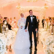 Deretan Gaun Pengantin Selebriti yang Menikah Selama Tahun 2021, Siapa Paling Mewah?
