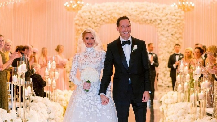 img-title Deretan Gaun Pengantin Selebriti yang Menikah Selama Tahun 2021, Siapa Paling Mewah?