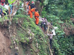 Bruk! Satu Pekerja Tertimbun Longsoran saat Perbaiki Talud Kali Siwaluh