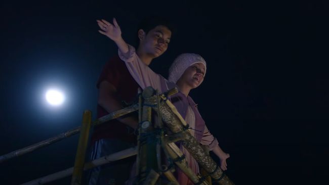 Theater Trans7 malam ini (16/11) akan menayangkan The Fabulous Udin pukul 01.15 WIB.