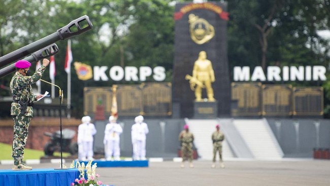 KSAL Laksamana Muhammad Ali memimpin upacara sertijab Dankor Marinir dari Letjen (Mar) Nur Alamsyah kepada Mayjen (Mar) Endi Supardi.