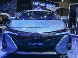 Alasan Blue Bird Kini Tambah Mobil Hybrid untuk Armada Taksi