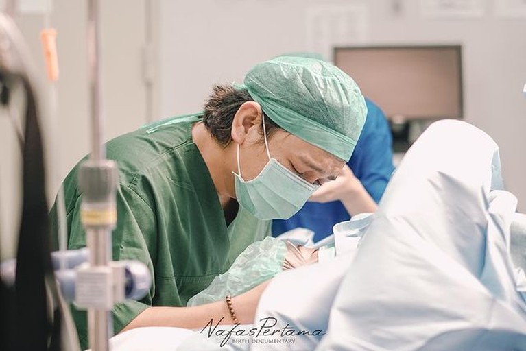 6 Detik-detik Haru Wardah Maulina Lahirkan Anak Pertama Didampingi Suami Detik-detik Haru Wardah Maulina Lahirkan Anak Pertama Didampingi Suami