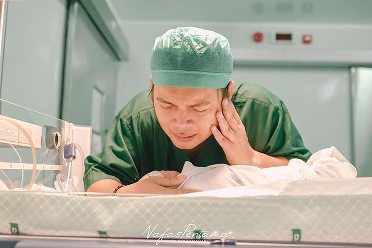 Detik-detik Haru Wardah Maulina Lahirkan Anak Pertama Didampingi Suami