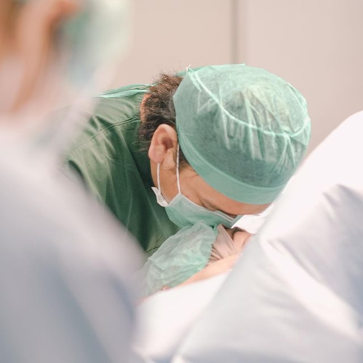 Detik-detik Haru Wardah Maulina Lahirkan Anak Pertama Didampingi Suami