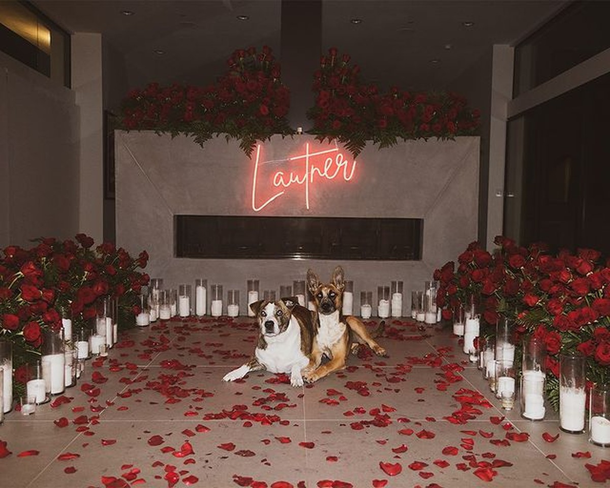 Taylor Lautner mantan kekasih Taylor Swift baru saja melamar kekasihnya dengan cara romantis&period; Yuk intip&excl;