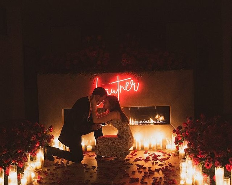 6 Momen Romantis Taylor Lautner Eks Pacar Taylor Swift Lamar Sang Kekasih Taylor Lautner mantan kekasih Taylor Swift baru saja melamar kekasihnya dengan cara romantis. Yuk intip!