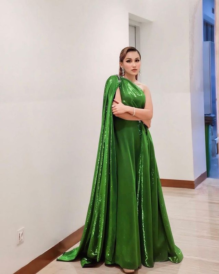 7 Potret Penampilan Para Artis Saat Hadiri AMI Awards Potret Penampilan Para Artis Saat Hadiri AMI Awards