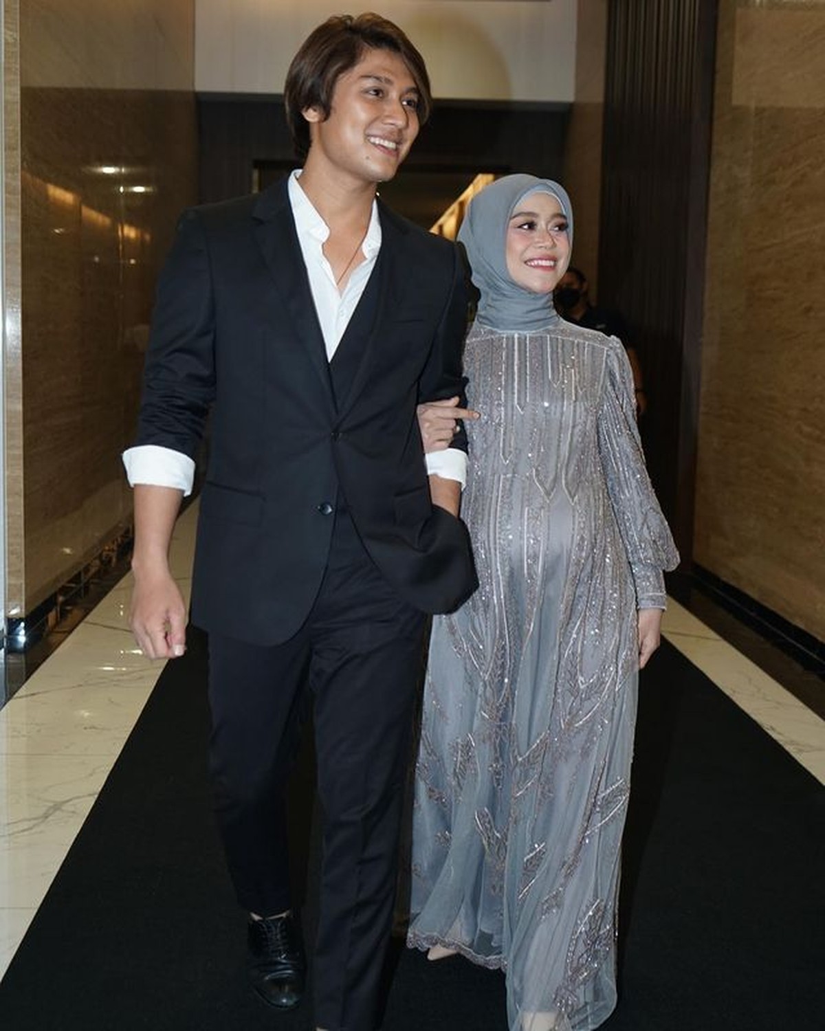 Potret Penampilan Para Artis Saat Hadiri AMI Awards