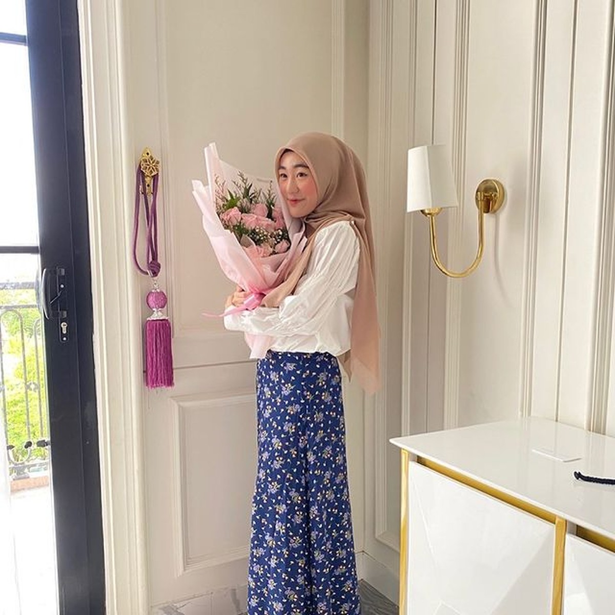 Larissa Chou dan Henny Rahman sedang menjadi sorotan publik&comma; yuk kita intip style mereka&excl;