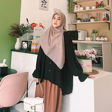 Henny Rahman Diduga Cemburu & Semprot Ricis Gegara Ngonten Bareng Zikri Daulay