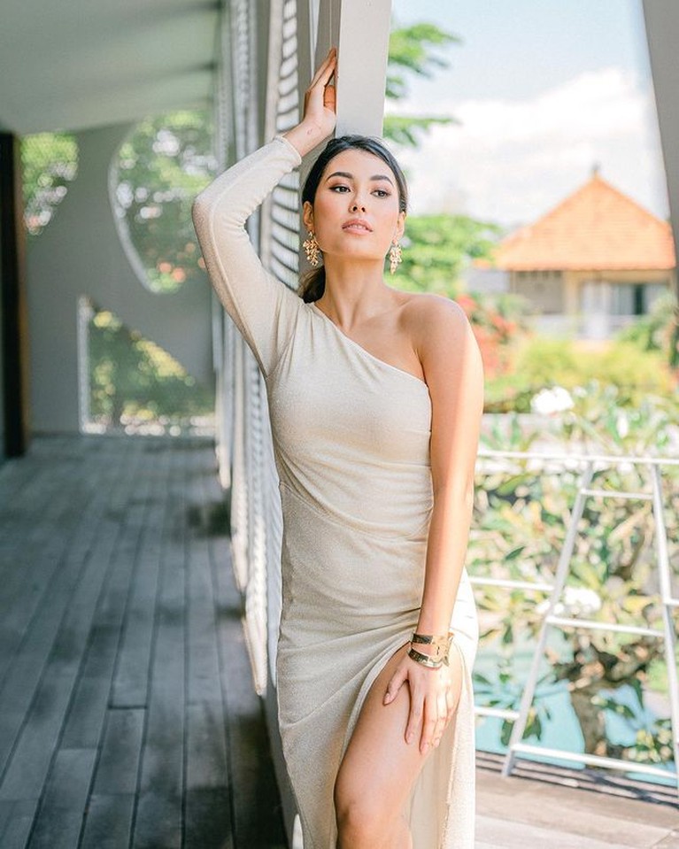 8 Potret Frederika Cull Puteri Indonesia yang Diduga Kabur dan Hilang Puteri Indonesia, Frederika Cull sedang menjadi sorotan karena diduga kabur dari rumah dan tak diketahui keberadaannya. Yuk intip!