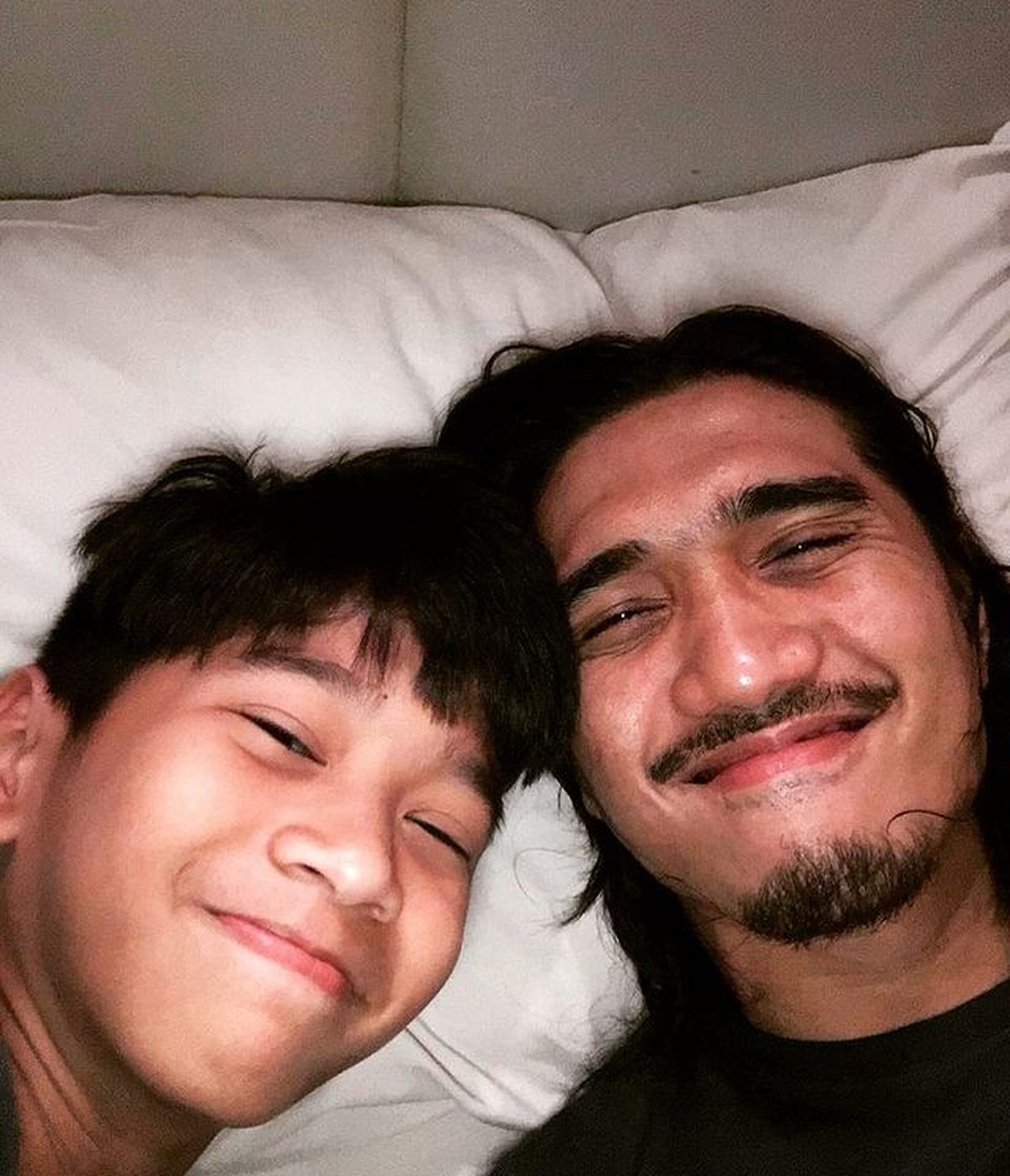 Keluarga Duta vokalis band Sheila On 7 memang terkenal harmonis dan sederhana jauh dari gosip&period; Yuk intip potretnya&excl;