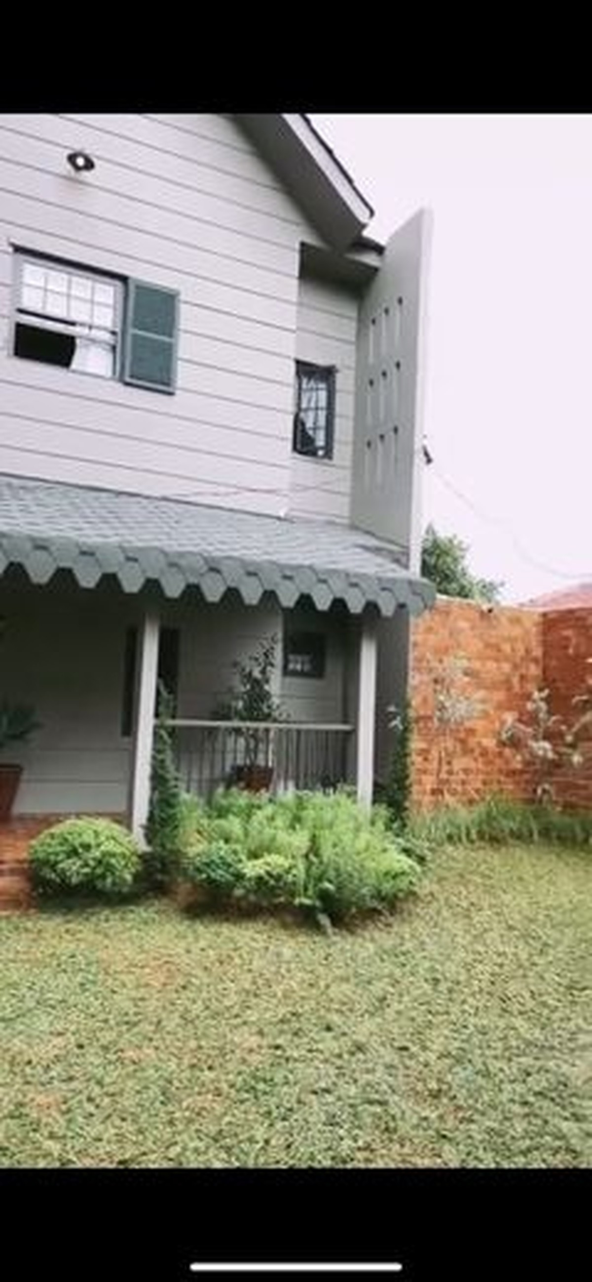 Arya Saloka baru saja pindah ke rumah barunya yang bergaya farm house hasil dari kerja kerasnya&period; Yuk intip penampakan rumahnya&excl;