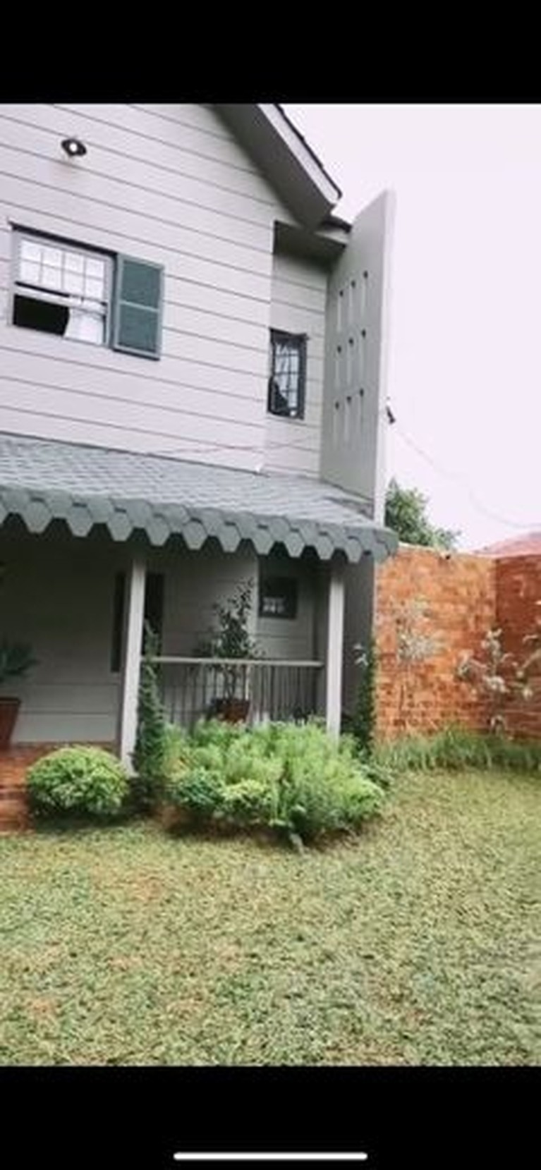 8 Potret Rumah Baru Bergaya Farm House Arya Saloka Arya Saloka baru saja pindah ke rumah barunya yang bergaya farm house hasil dari kerja kerasnya. Yuk intip penampakan rumahnya!