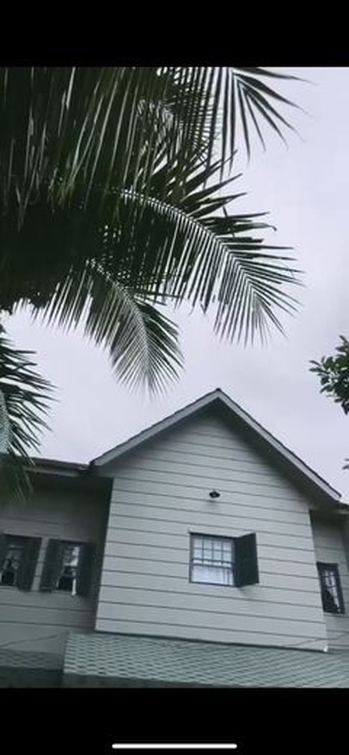 Arya Saloka baru saja pindah ke rumah barunya yang bergaya farm house hasil dari kerja kerasnya&period; Yuk intip penampakan rumahnya&excl;