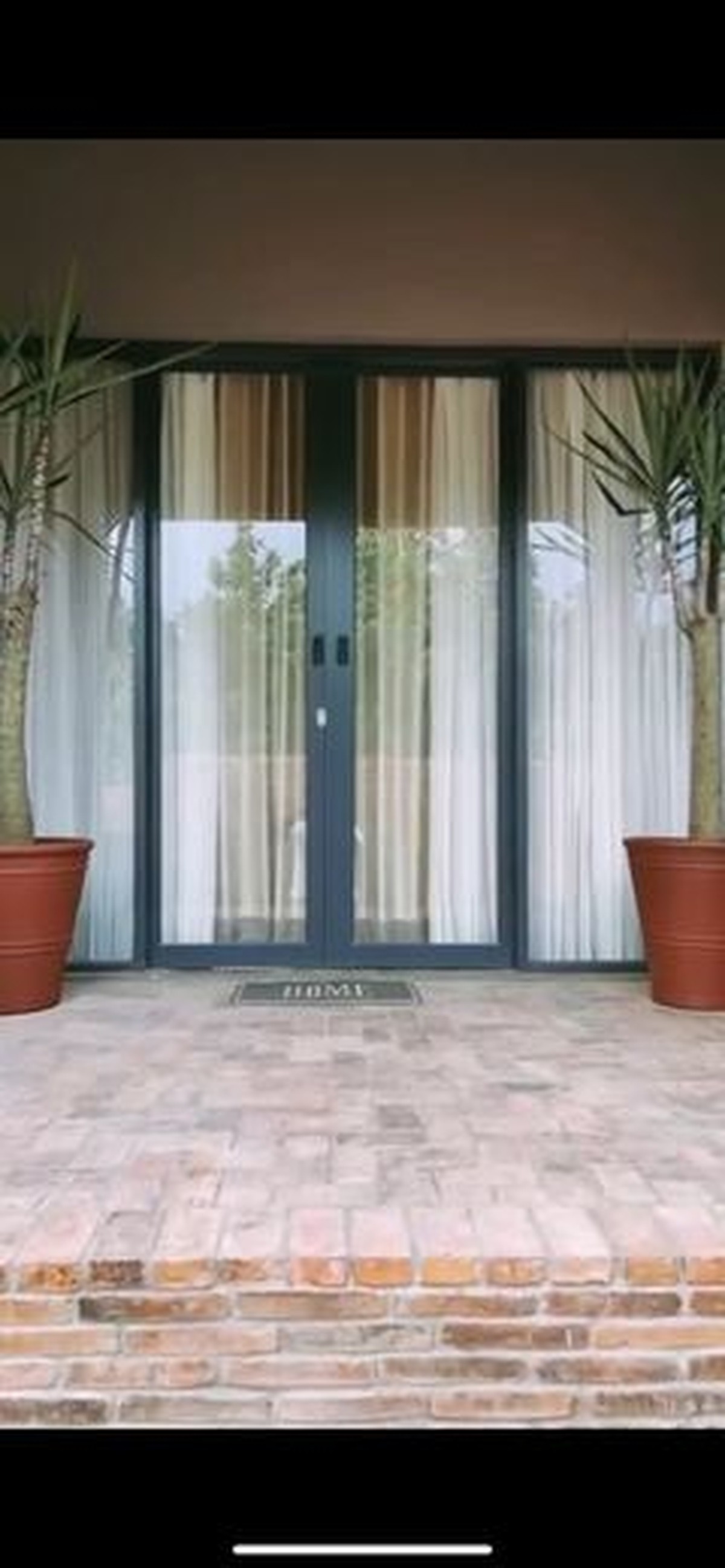 Arya Saloka baru saja pindah ke rumah barunya yang bergaya farm house hasil dari kerja kerasnya&period; Yuk intip penampakan rumahnya&excl;