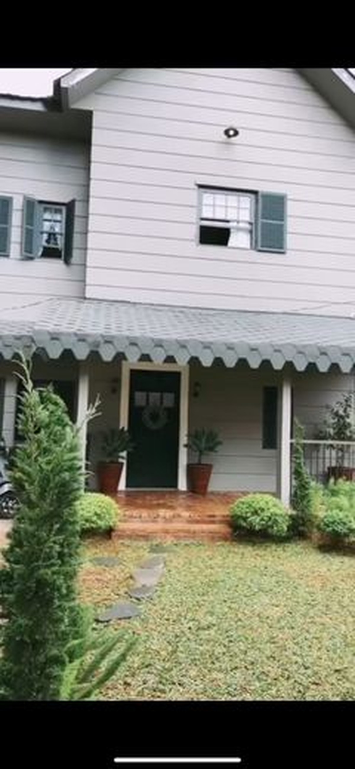 Arya Saloka baru saja pindah ke rumah barunya yang bergaya farm house hasil dari kerja kerasnya&period; Yuk intip penampakan rumahnya&excl;