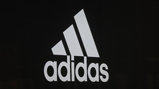 Adidas bakal mem-PHK 500 karyawan di kantor pusatnya di Herzogenaurach, Jerman. Jumlah tersebut setara 9 persen dari 5.800 staf.