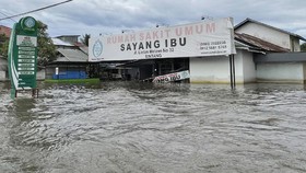 Sebulan Banjir Sintang: 25 Ribu Orang Mengungsi, Listrik Padam