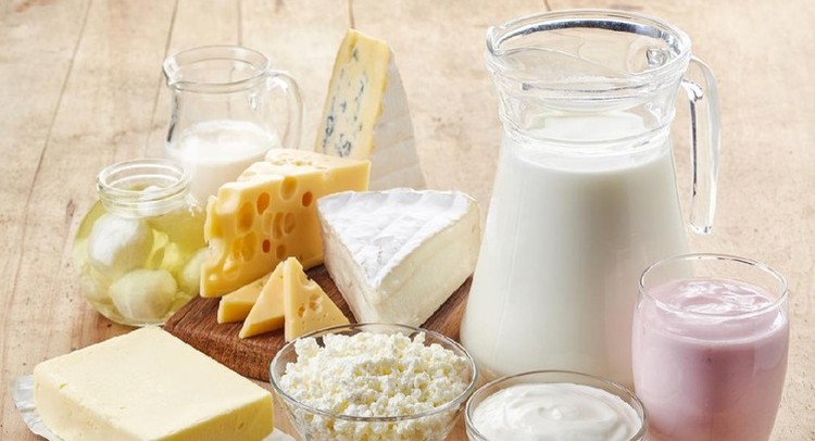 ALPUKAT, SUSU, HINGGA YOGURT Bukan hanya enak untuk dilahap Bunda menyusui, lima camilan berikut ini juga bisa membuat Si Kecil cepat gemuk lho. Apa saja 5 camilan itu? Simak di sini, yuk.