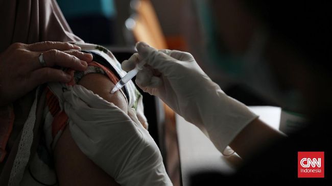 Studi ternanyar menemukan, vaksin Covid-19 AstraZeneca memiliki risiko pembekuan darah yang lebih tinggi daripada Pfizer sekitar 30 persen.