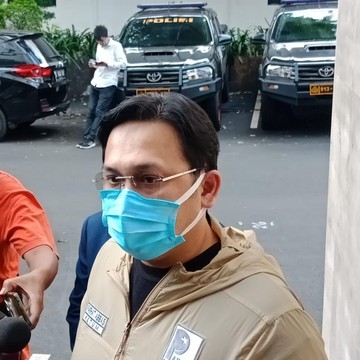 Bunda Corla Pulang ke Jerman Hari Ini, Farhat Abbas Berupaya Mencegah