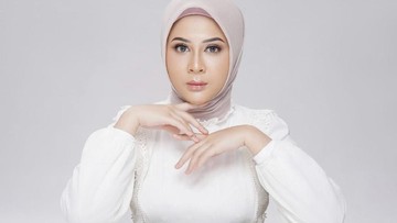 KESHA RATULIU, NATHALIE HOLSCHER, SITI BADRIAH