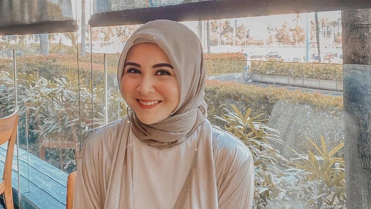 gaya hijab Kesha Ratuliu. gaya hijab Kesha Ratuliu.