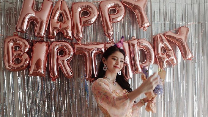 Han So Hee Ulang Tahun Hari Ini, Simak Gayanya Saat Jadi Brand Ambassador Berbagai Merek
