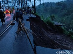 Jalan Menuju Bromo di Pasuruan Ambrol ke Jurang