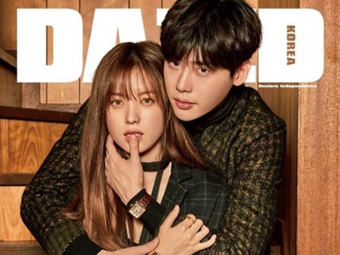 Masih dalam pemotretan untuk DAZED Korea, ada juga pasangan Lee Jong Suk dan Han Hyo Joo yang menonjolkan visual mereka. Keduanya tampak serasi dalam pemotretan yang juga ditujukan untuk promosi drama yang mereka mainkan, yaitu W: Two Worlds./ Foto: Courtesy of DAZED Korea