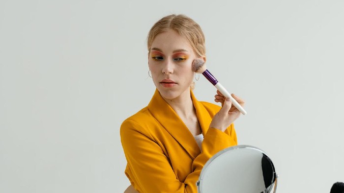 Hindari Jerawat, Ini 4 Cara Menemukan Kuas Makeup yang Tepat untuk Pemilik Kulit Sensitif