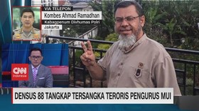 VIDEO: Densus 88 Tangkap Tersangka Teroris Pengurus MUI