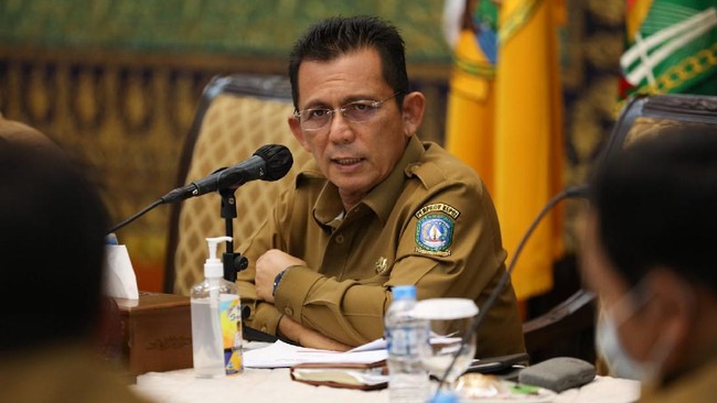 Gubernur Kepulauan Riau Ansar Ahmad mengimbau kaum lansia untuk segera mengikuti vaksinasi agar target cakupan vaksinasi dapat segera tercapai.