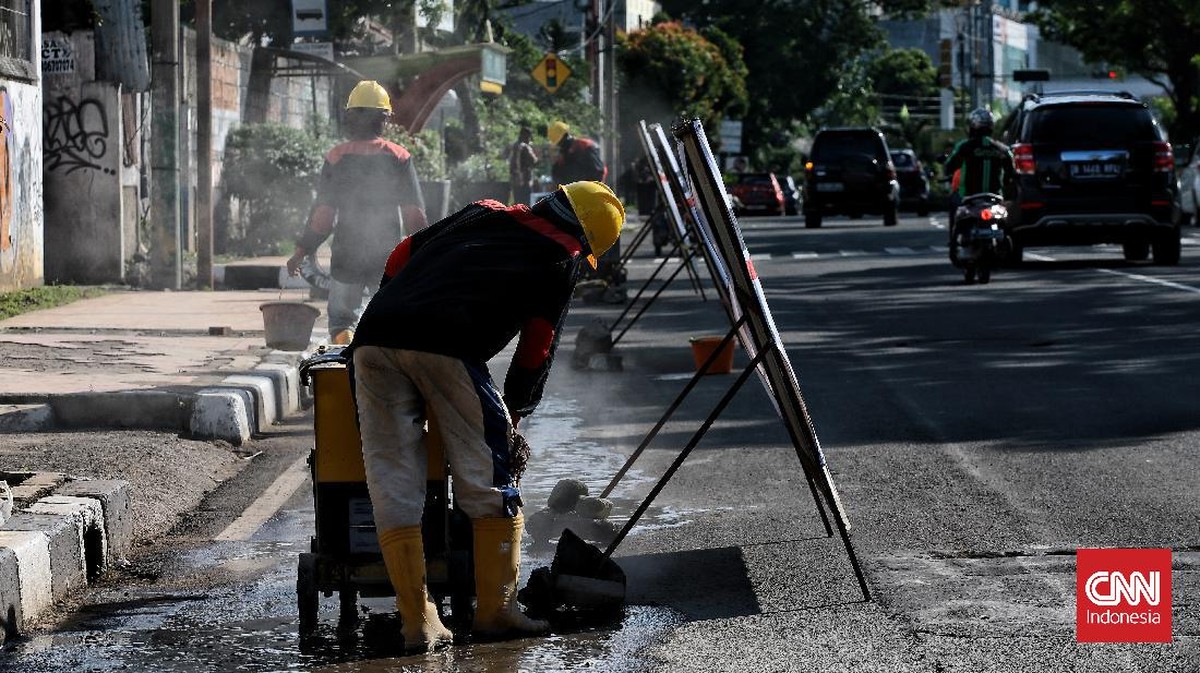 FOTO: Revitalisasi Trotoar Margonda