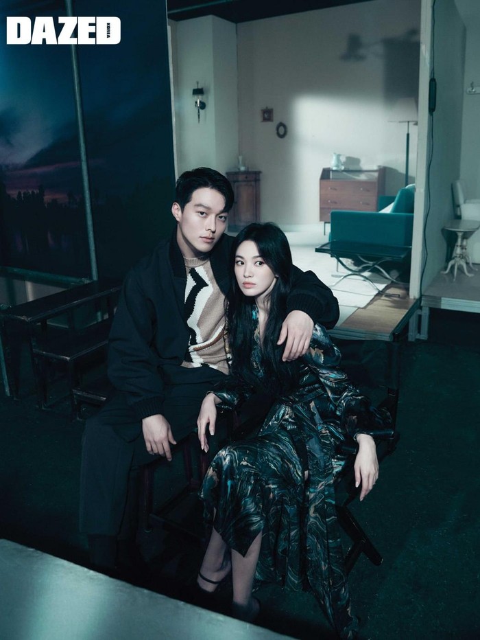 Dan yang terbaru, ada pasangan Jang Ki Yong dan Song Hye Kyo, Beauties. Pasangan drama Korea yang dijuluki 'Visual Couple' ini beradu akting melalui drama Now, We Are Breaking Up. Dalam pemotretan bersama DAZED Korea, visual keduanya pun memang tak terbantahkan, ya!/ Foto: Courtesy of DAZED Korea