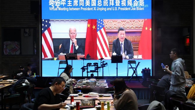 Dalam pertemuan virtual dengan Presiden AS Joe Biden, Presiden China Xi Jinping mengatakan tak ada satu pun yang tertarik dengan konflik. 