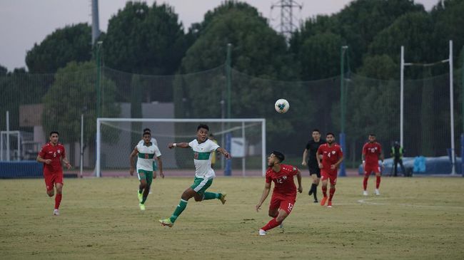 Timnas Indonesia didukung rekor apik lawan Kamboja dan Shin Tae Yong jewer Marckho Meraudje jelang laga perdana Piala AFF 2021 jadi berita terpopuler.