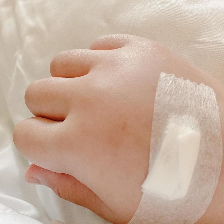 <p>Wardah Maulina juga mengunggah potret tangan mungil nan lucu milik baby Zakia. (Foto: Instagram @wardahmaulina_)</p>