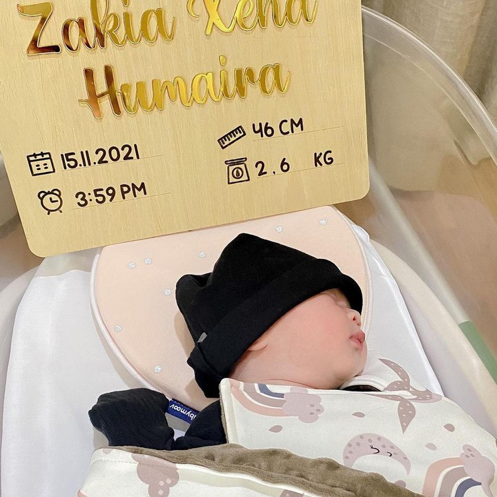 <p>Bayi mungil mereka diberi nama Zakia Xena Humaira, yang lahir pada 15 November 2021. (Foto: Instagram @wardahmaulina_)</p>