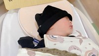 <p>Bayi mungil mereka diberi nama Zakia Xena Humaira, yang lahir pada 15 November 2021. (Foto: Instagram @wardahmaulina_)</p>