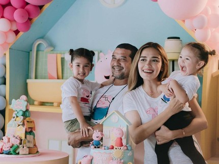 7 Potret Yasmin Wildblood Bareng Anak & Suami, Banyak Tuai Pujian Bun