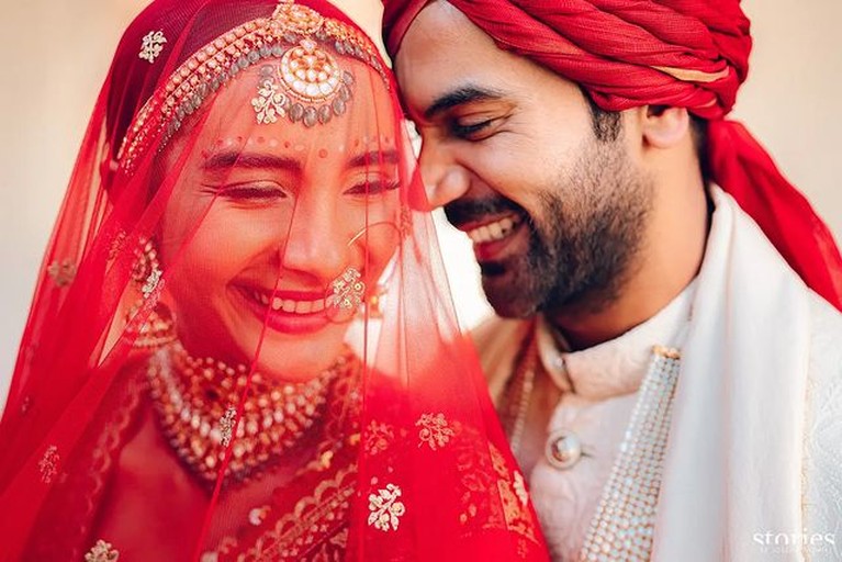 6 Foto Pernikahan Rajkummar Rao & Patralekhaa Usai 11 Tahun Pacaran Aktor Bollywood Rajkummar Rao akhirnya menikahi sang kekasih, Patralekhaa usai 11 tahun pacaran. Yuk intip momen pernikahannya!