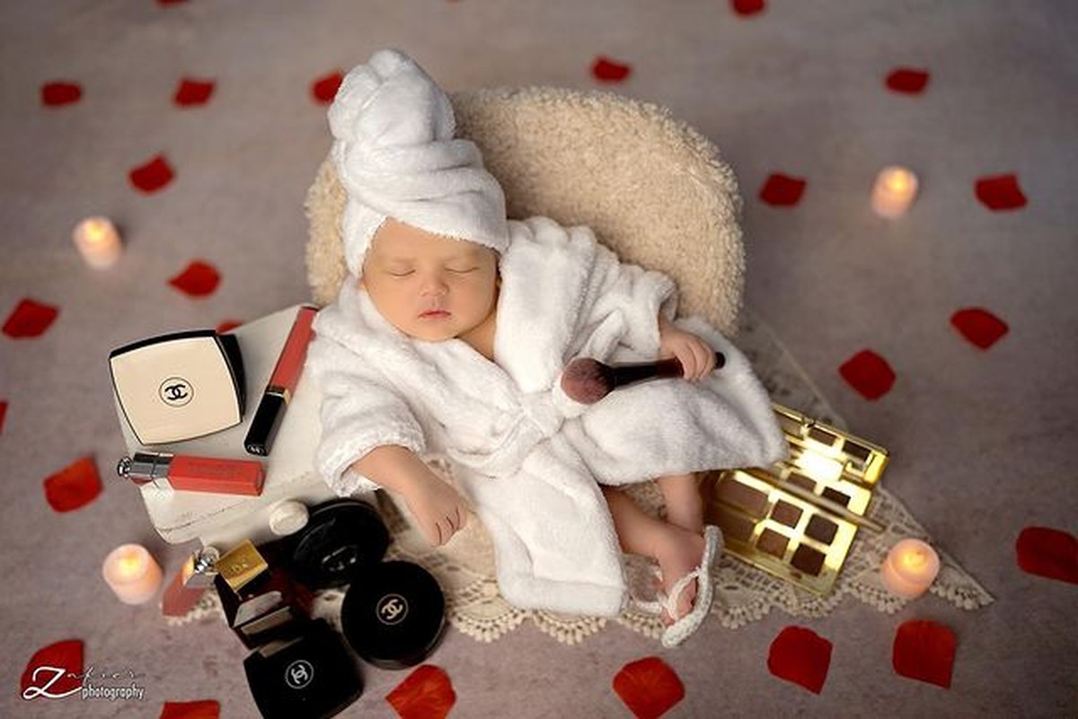 Fazeela Meshwa Athari atau baby Meshwa anak ketiga Denny Cagur dan Shanty melakukan sesi pemotretan perdananya&period; Yuk intip&excl;