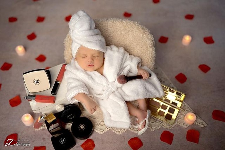 7 Gaya Lucu Baby Meshwa Anak Ketiga Denny Cagur Fazeela Meshwa Athari atau baby Meshwa anak ketiga Denny Cagur dan Shanty melakukan sesi pemotretan perdananya. Yuk intip!