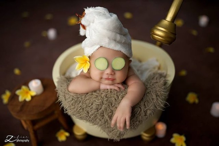 Fazeela Meshwa Athari atau baby Meshwa anak ketiga Denny Cagur dan Shanty melakukan sesi pemotretan perdananya. Yuk intip!