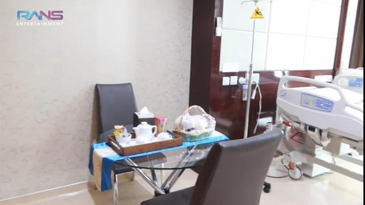 Raffi Ahmad dan Nagita Slavina mengunjungi rumah sakit memeriksa Rafathar sekaligus melihat kamar bersalin Nagita&period; Yuk intip&excl;