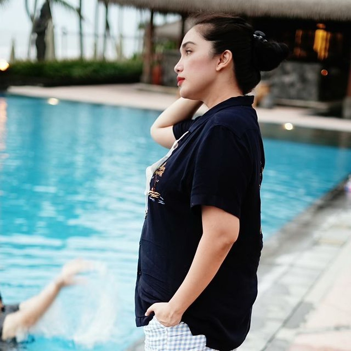 Ussy Sulistiawaty mengalami kenaikan berat badan hingga capai 77kg paska hamil dan melahirkan&comma; kini kembali langsing&period; Yuk intip&excl;